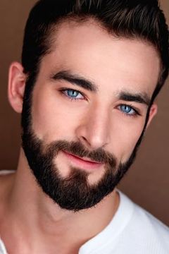 Logan Schmucker interpreta Lucas