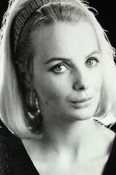 Elizabeth Knight interpreta Charlotte