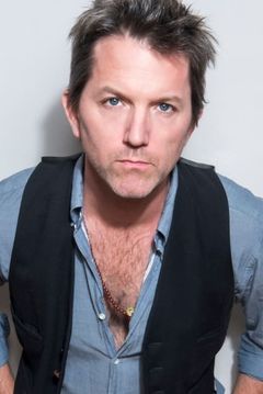 Jon Patrick Walker interpreta Optometrist