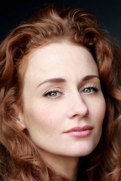 Leanne Rowe interpreta Helen Burns
