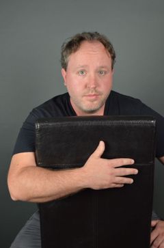 Shane Obedzinski interpreta Billy