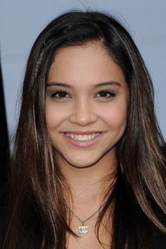 Stella Hudgens interpreta Janelle
