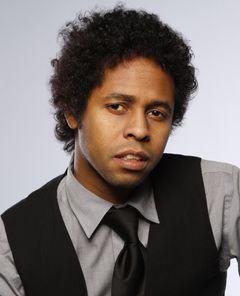 Owen Davis interpreta Emcee At Pub