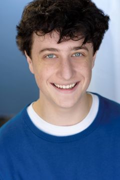 Lee Karlinsky interpreta Troy