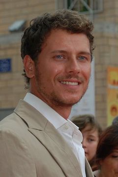Gabriele Greco interpreta Andrea Concordia