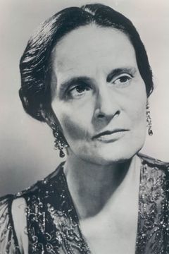 Madeleine Taylor Holmes interpreta Slave