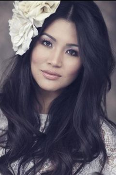 Jennifer Leung interpreta Debutante