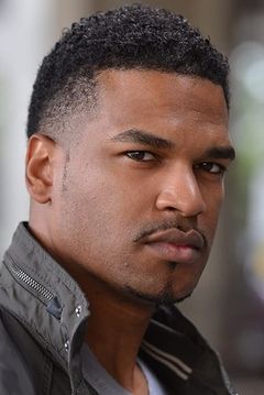Corey Winston interpreta Odogwu, Nigerian Crew (uncredited)