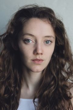 Mirren Mack interpreta Tabitha