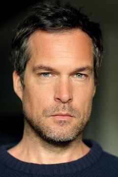 John Light interpreta Mattia Carcano (young)