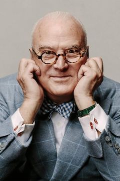 Manolo Blahnik interpreta Self