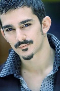 Koray Candemir interpreta Emir