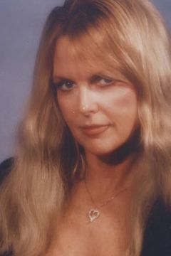 Roberta Collins interpreta Alcott