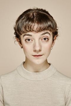 Patsy Ferran interpreta Joy the Bell Girl