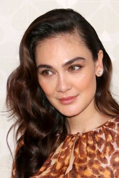Luna Maya interpreta Dina Aditya