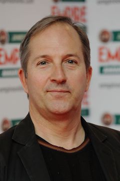 Michael Maloney interpreta Charles Clover
