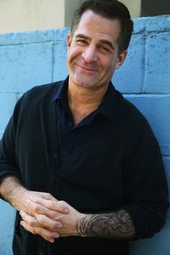 Todd Glass interpreta Doberman / Shasta (voice)