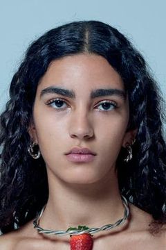 Nina Zem interpreta Young Suna