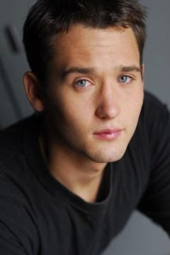 Christopher Alan Weaver interpreta Terry