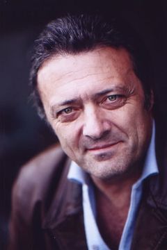 Patrick Guillemin interpreta Denís