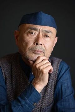 Masatō Ibu interpreta Kojima