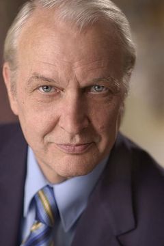 Dean Hill interpreta Nazi