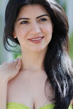 Kanza Feris interpreta Old Woman / Woman in Courtyard (voice)