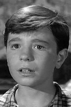Bobby Clark interpreta Little Boy in Exodus (as Robert Clark)