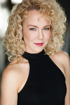 Kimberley Shoniker interpreta Harriet Kincaid