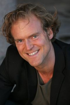 Fredrik Hiller interpreta Frisian Leader