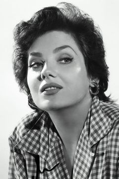 Valerie French interpreta Elena Clarke