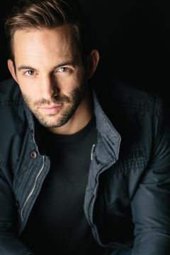 Brad Harder interpreta Aspen Club Manager