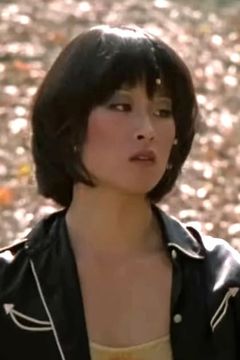 Christine Uchida interpreta Dancer