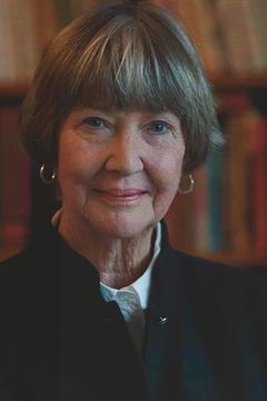 Charlotte Stewart interpreta Nancy Sterngood