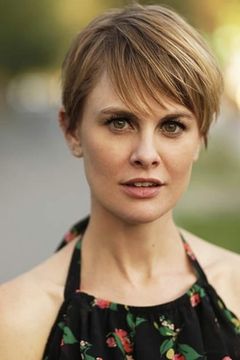Natalie Bird interpreta Blue Lab Doctor