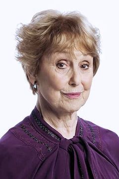 Una Stubbs interpreta Mrs. Hudson