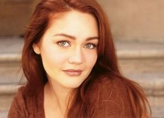 Toni Wynne interpreta Strong Man's Wife
