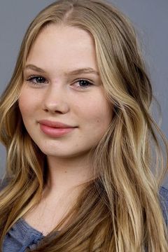 Elea Körner interpreta Helga