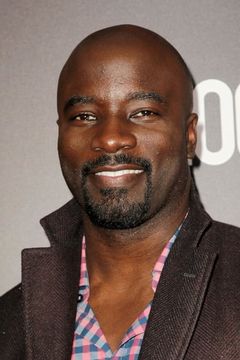 Mike Colter interpreta CIA Tactical Leader