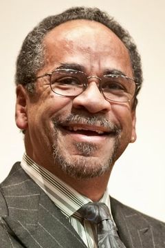 Tim Reid interpreta Mike Hanlon