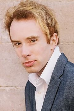 Josh Cruddas interpreta Ben Bertolucci
