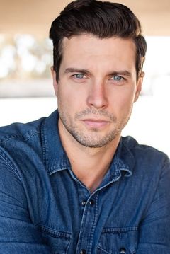 Clayton James interpreta Dave