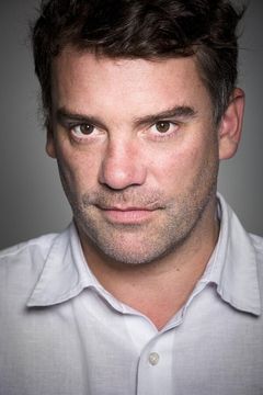 Diego Muñoz interpreta Martínez