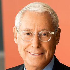 Henry S. Schleiff interpreta Board Member