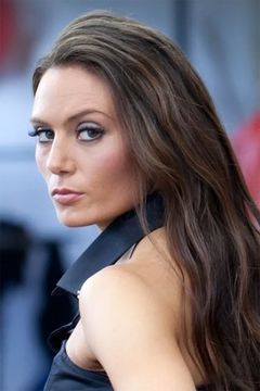 Zara Phythian interpreta Brunette Zealot
