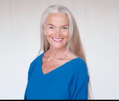Sally Harrison interpreta Jill