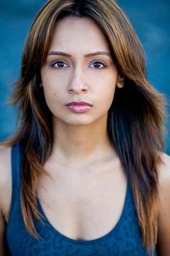 Jasmine Kaur interpreta Professor