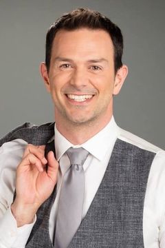 Marc Istook interpreta News Anchor