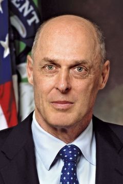 Henry Paulson interpreta Self (archive footage)
