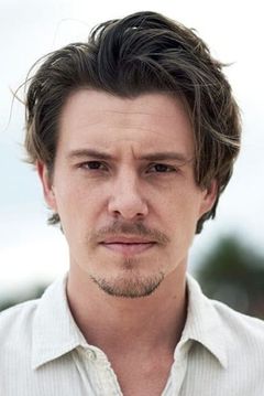 Xavier Samuel interpreta Reginald DeCourcy
